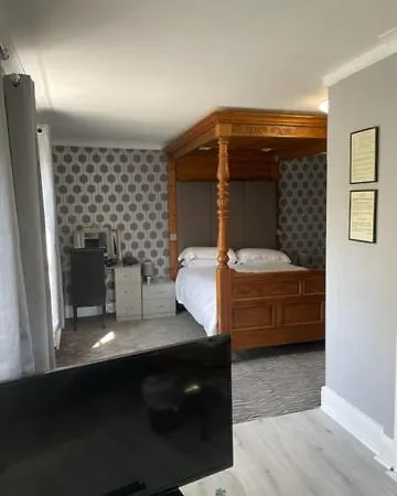 Rosemundy House *